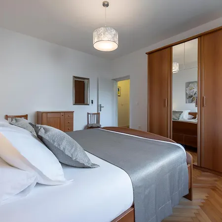 Apartament Antares *