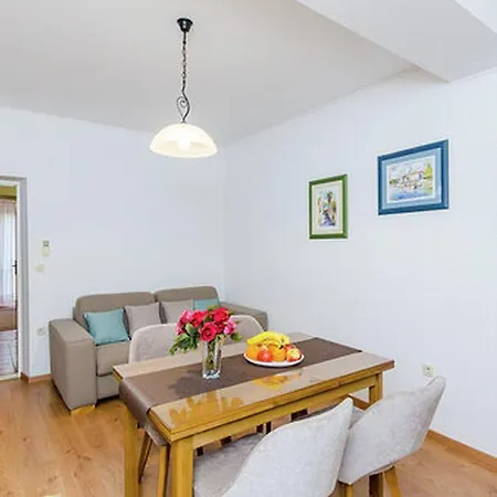 Antares Цавтат